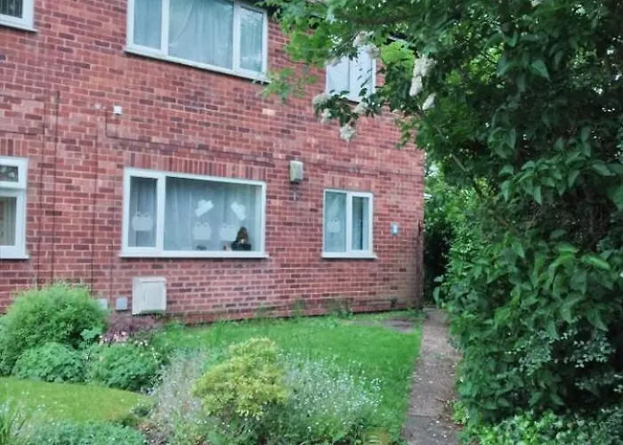 Veggie Single Room In 2 Bed Flat, Close To Nec